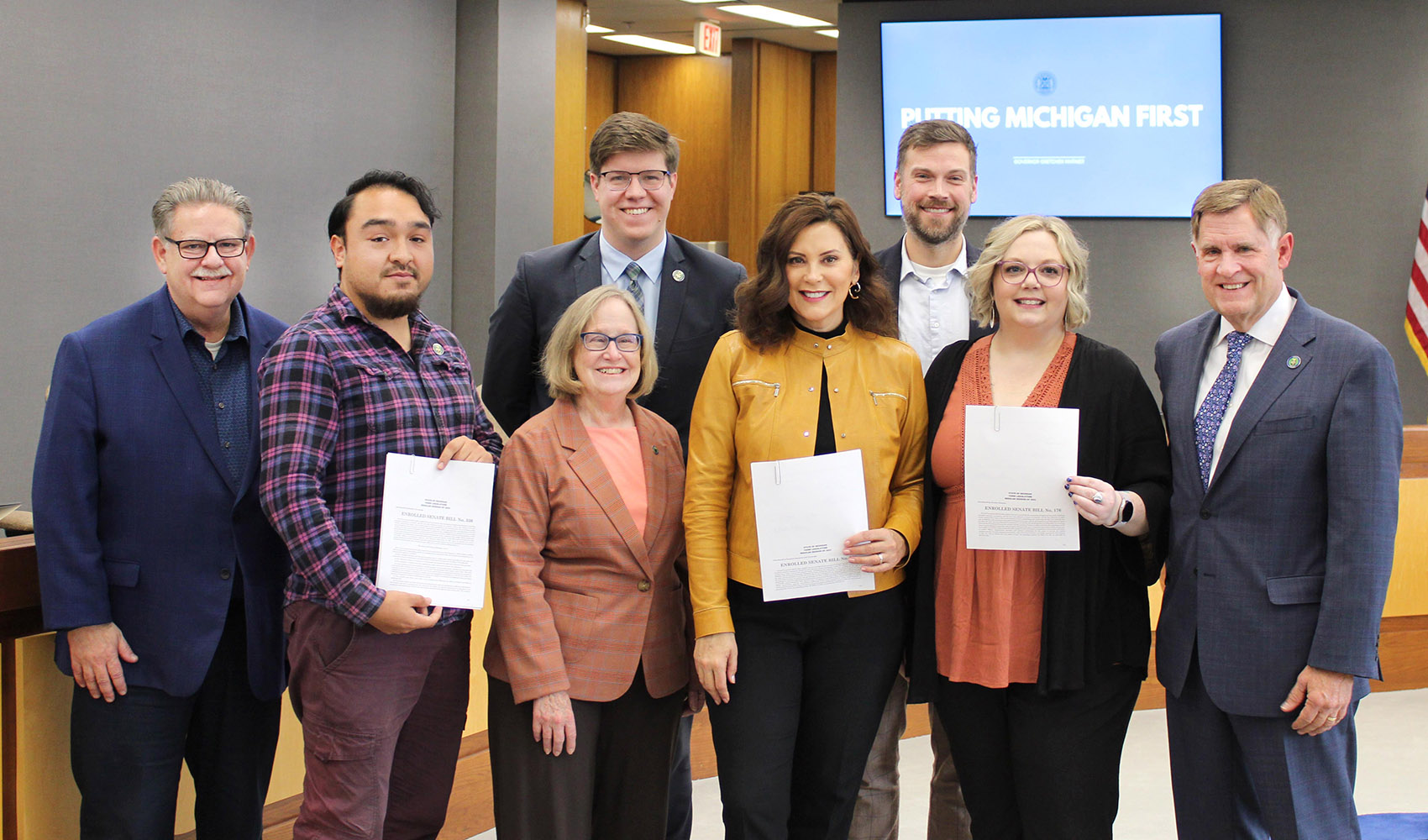 picture of Kent County Board of Commissioners with Governor Gretchen Whitmer